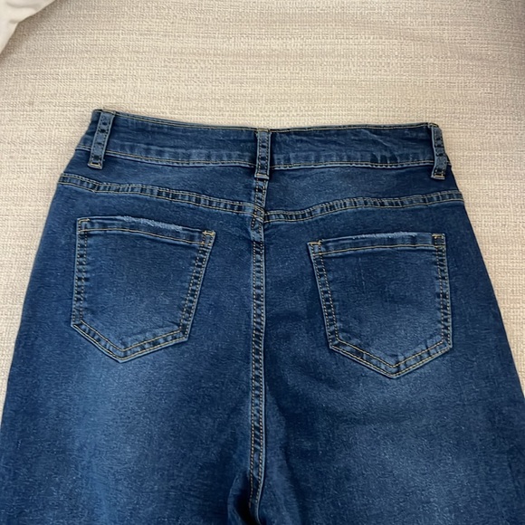 High Waisted Dark Wash Distressed Jeans in Size M. - Picture 6 of 6